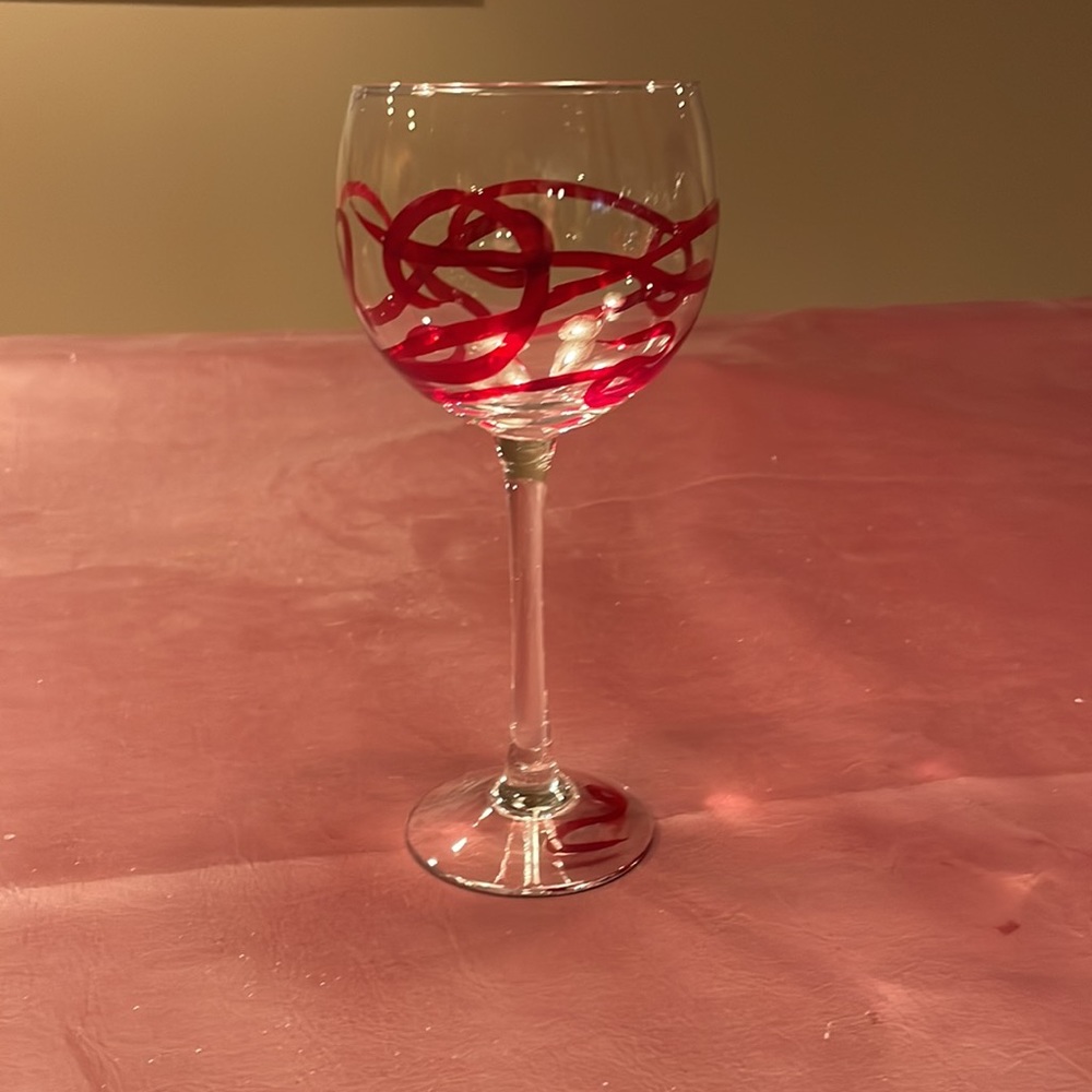 1 Set - 8 red swirl party glasses